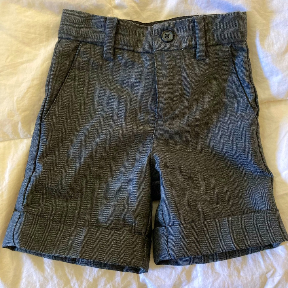 Super cute dressy shorts! Great for special occasions or church! Must have!